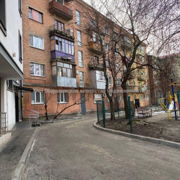 Продам квартиру, Руставели ул. , 2  ком., 55.60 м², без ремонта 