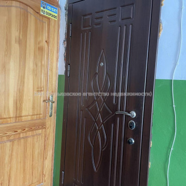 Продам квартиру, Руставели ул. , 2 кім., 55.60 м², без ремонта 