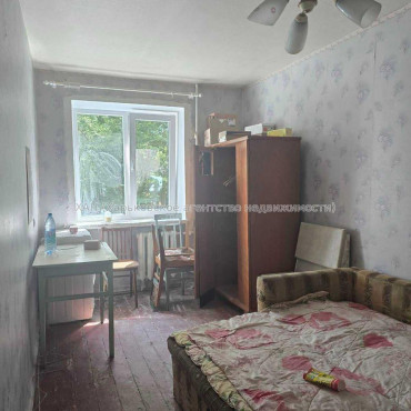 Продам квартиру, Роганская ул. , 2 кім., 44.80 м², без ремонта 