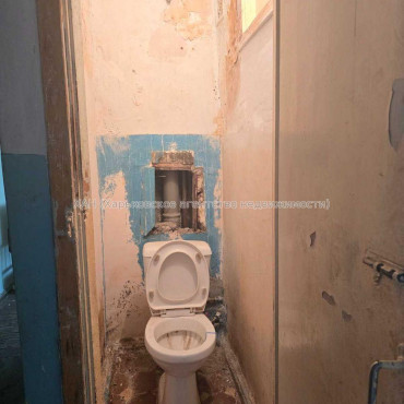 Продам квартиру, Роганская ул. , 2 кім., 44.80 м², без ремонта 