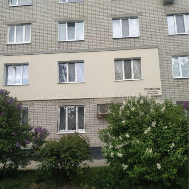 Продам квартиру, Антонова ул. , 1 кім., 13 м², капитальный ремонт 