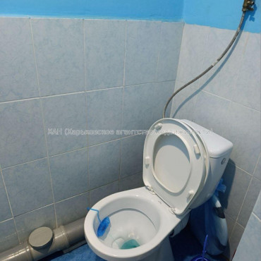 Продам квартиру, Антонова ул. , 1 кім., 13 м², капитальный ремонт 