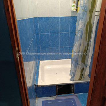 Продам квартиру, Антонова ул. , 1 кім., 13 м², капитальный ремонт 