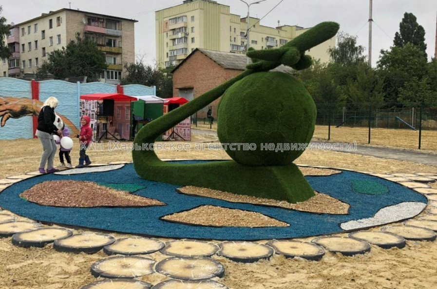 Продам квартиру, Антонова ул. , 1 кім., 13 м², капитальный ремонт 