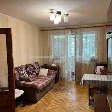 Продам квартиру, Генерала Момота ул. , 3  ком., 59 м², косметический ремонт 