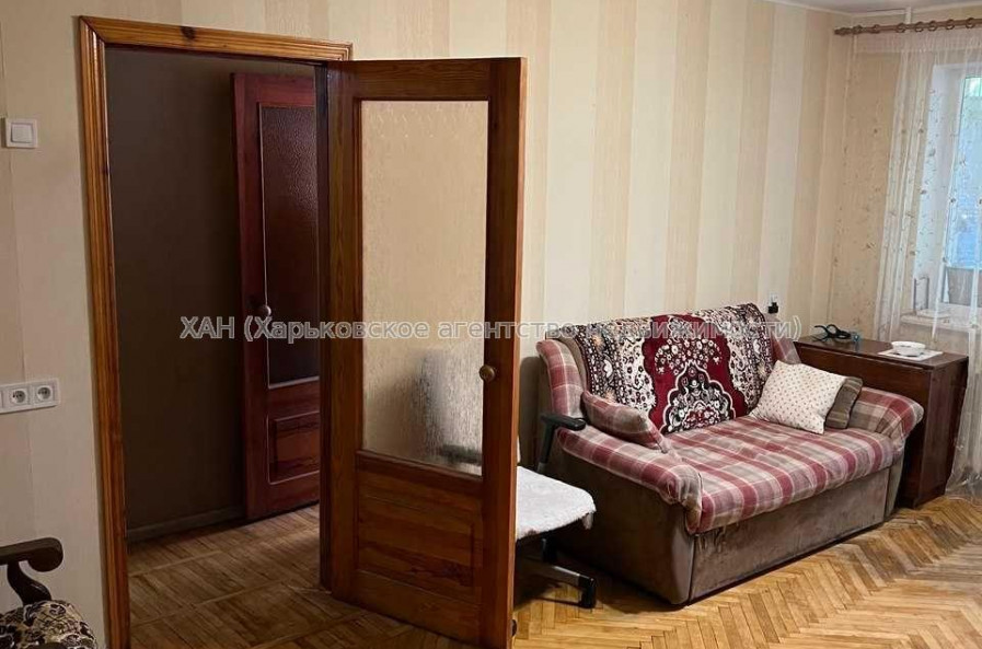 Продам квартиру, Генерала Момота ул. , 3  ком., 59 м², косметический ремонт 