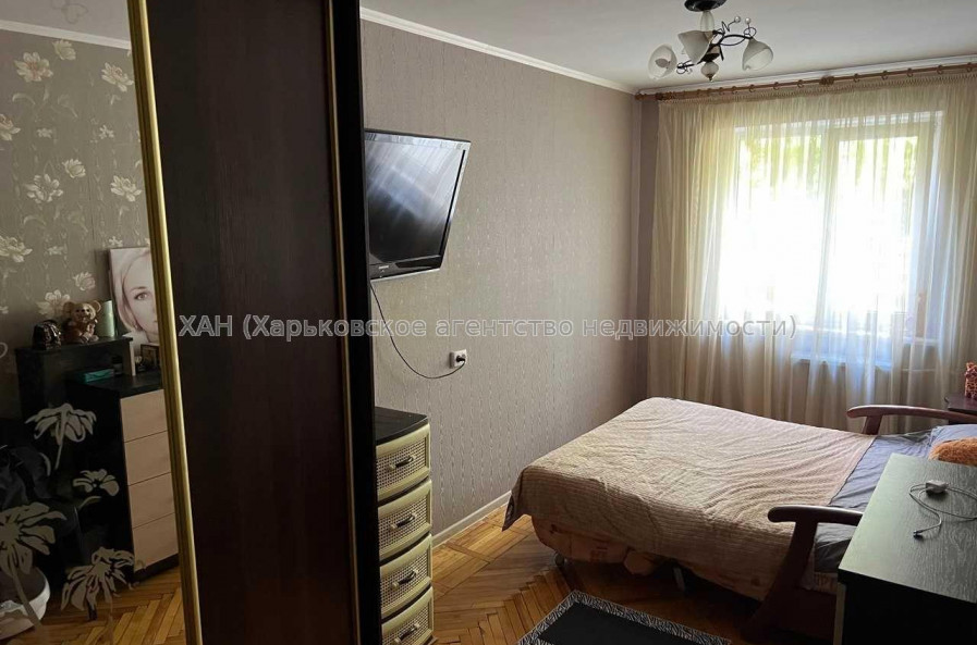 Продам квартиру, Генерала Момота ул. , 3  ком., 59 м², косметический ремонт 