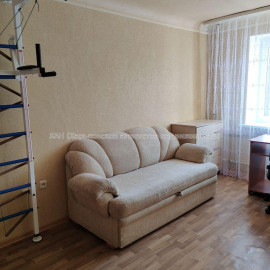 Продам квартиру, Харьковских Дивизий ул. , 2 кім., 44 м², капитальный ремонт