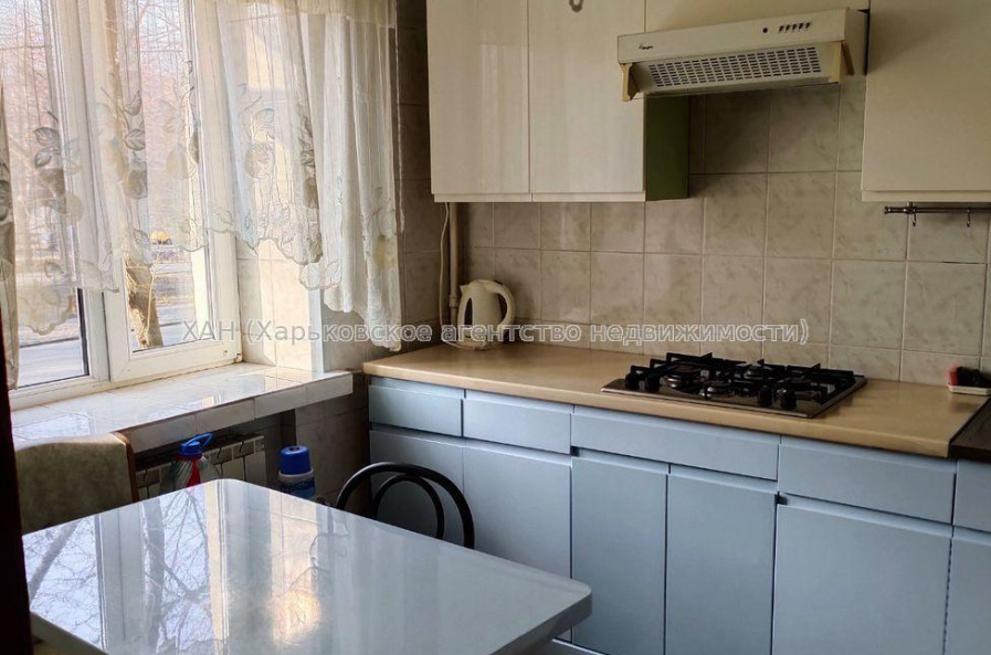 Продам квартиру, Харьковских Дивизий ул. , 2 кім., 44 м², капитальный ремонт 