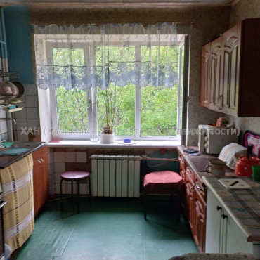 Продам квартиру, Александровский просп. , 1 кім., 12 м², косметический ремонт 