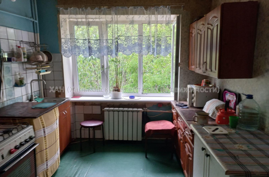 Продам квартиру, Александровский просп. , 1 кім., 12 м², косметический ремонт 