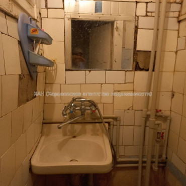 Продам квартиру, Александровский просп. , 1 кім., 12 м², косметический ремонт 