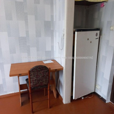 Продам квартиру, Александровский просп. , 1 кім., 12 м², косметический ремонт 