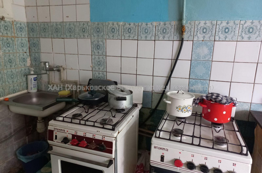 Продам квартиру, Александровский просп. , 1 кім., 12 м², косметический ремонт 