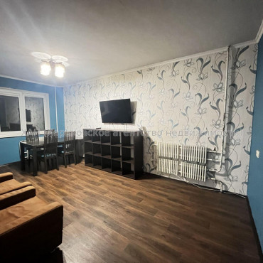 Продам квартиру, Валентиновская ул. , 3  ком., 64 м², косметический ремонт 