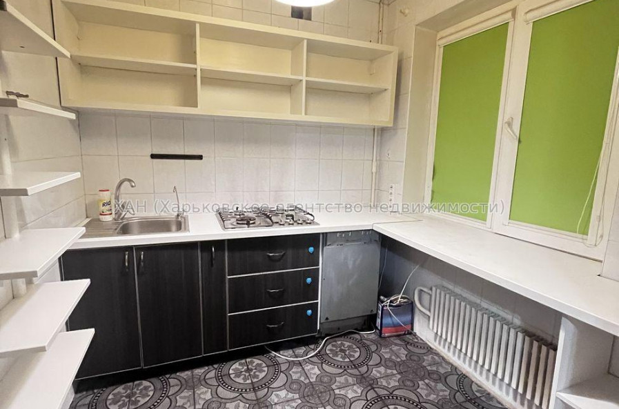 Продам квартиру, Валентиновская ул. , 3  ком., 64 м², косметический ремонт 