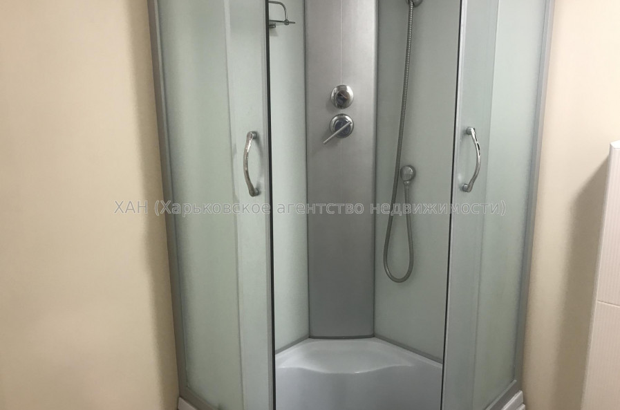 Сдам квартиру, 23 Августа ул. , 62 , 1  ком., 32 м², евроремонт 