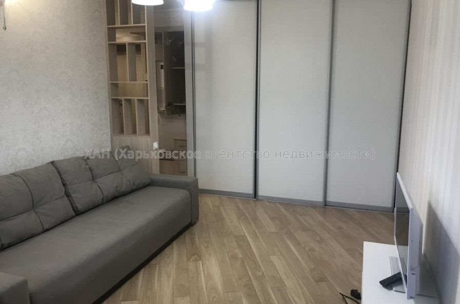 Сдам квартиру, 23 Августа ул. , 62 , 1  ком., 32 м², евроремонт 