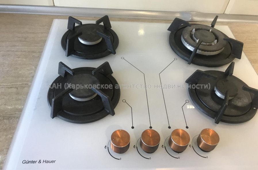 Сдам квартиру, 23 Августа ул. , 62 , 1  ком., 32 м², евроремонт 