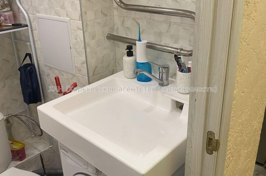 Продам квартиру, Непокоренных ул. , 1 кім., 34 м², капитальный ремонт 