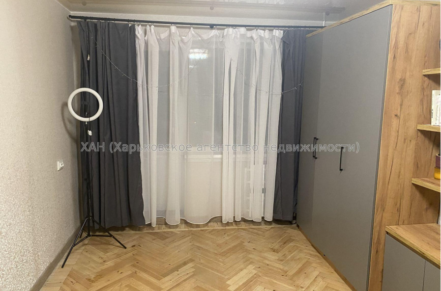 Продам квартиру, Непокоренных ул. , 1 кім., 34 м², капитальный ремонт 