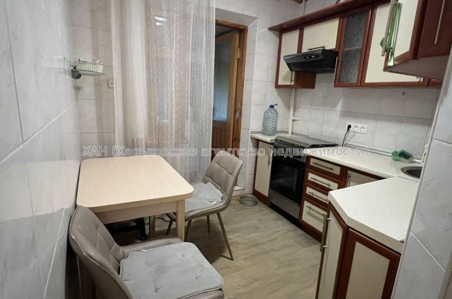 Продам квартиру, Каденюка ул. , 2  ком., 44 м², косметический ремонт 