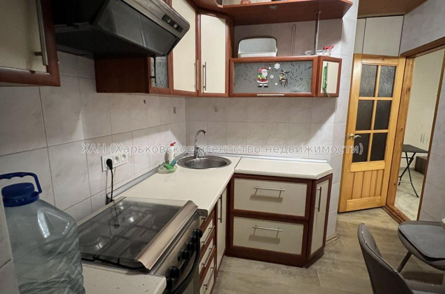 Продам квартиру, Каденюка ул. , 2  ком., 44 м², косметический ремонт 