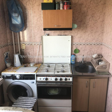 Продам квартиру, Академика Павлова ул. , 3  ком., 68 м², частичный ремонт 