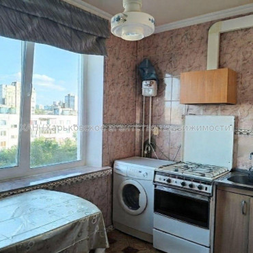 Продам квартиру, Академика Павлова ул. , 3  ком., 68 м², частичный ремонт 