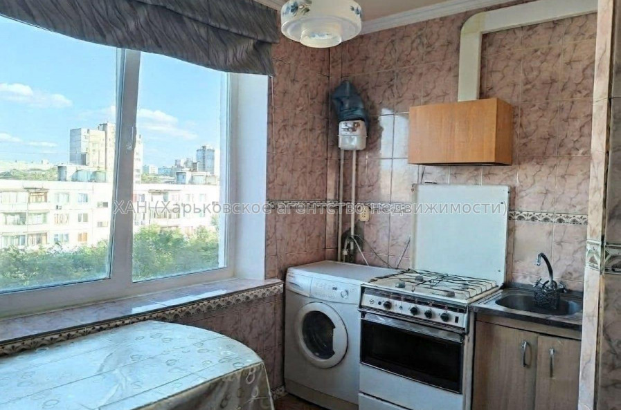 Продам квартиру, Академика Павлова ул. , 3  ком., 68 м², частичный ремонт 