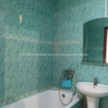 Продам квартиру, Академика Павлова ул. , 3  ком., 68 м², частичный ремонт 