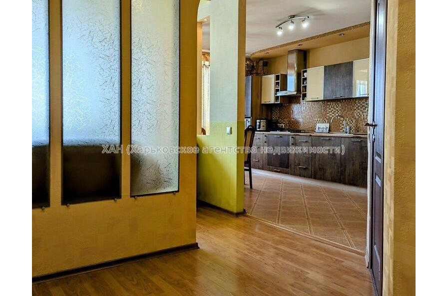 Продам квартиру, Белогорская ул. , 2  ком., 69.20 м², капитальный ремонт 
