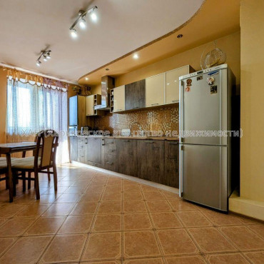 Продам квартиру, Белогорская ул. , 2  ком., 69.20 м², капитальный ремонт 