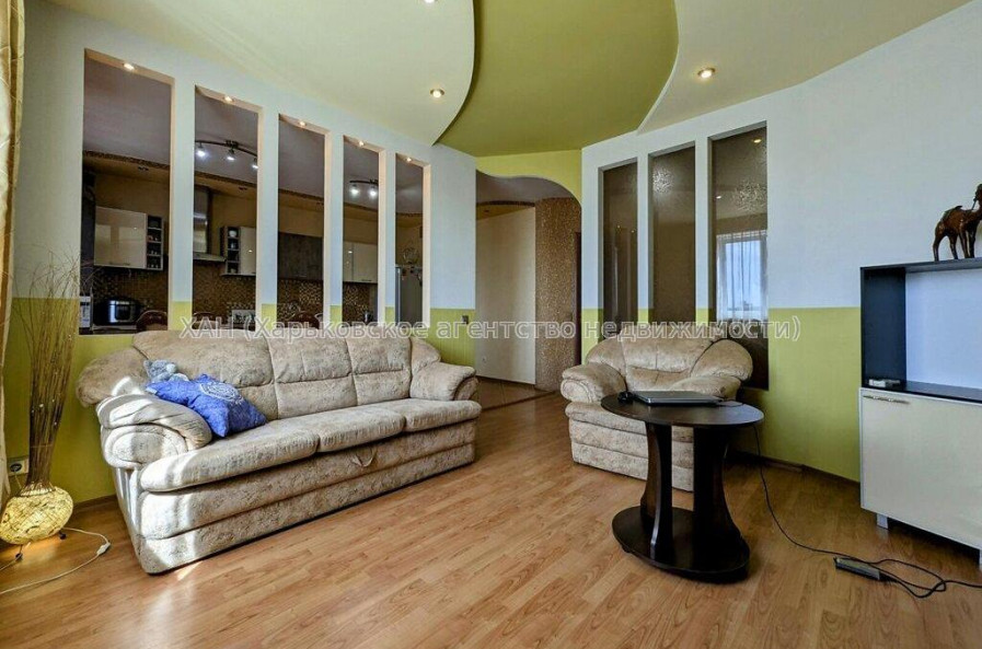 Продам квартиру, Белогорская ул. , 2  ком., 69.20 м², капитальный ремонт 