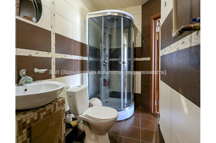 Продам квартиру, Белогорская ул. , 2  ком., 69.20 м², капитальный ремонт 