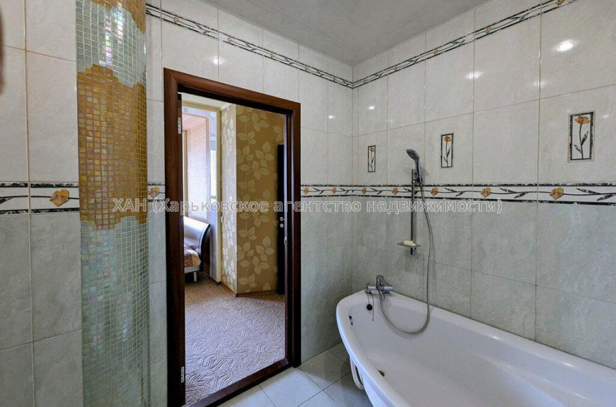 Продам квартиру, Белогорская ул. , 2  ком., 69.20 м², капитальный ремонт 