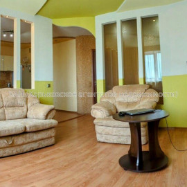 Продам квартиру, Белогорская ул. , 2  ком., 69.20 м², капитальный ремонт