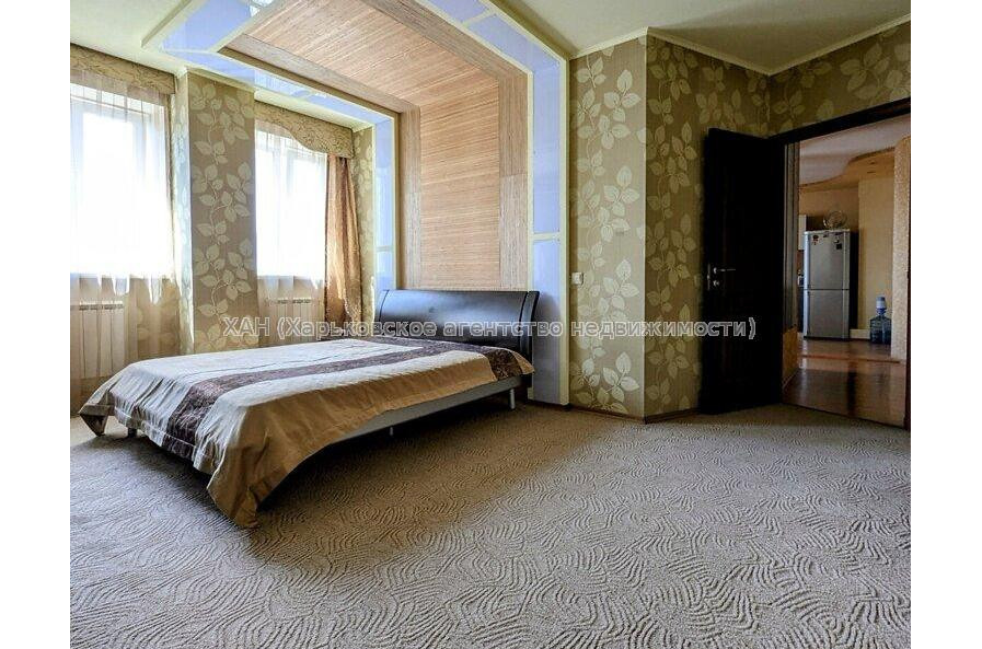 Продам квартиру, Белогорская ул. , 2  ком., 69.20 м², капитальный ремонт 