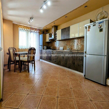 Продам квартиру, Белогорская ул. , 2  ком., 69.20 м², капитальный ремонт  - фото 6 Продам квартиру, Белогорская ул. , 2  ком., 69.20 м², капитальный ремонт