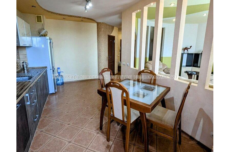 Продам квартиру, Белогорская ул. , 2  ком., 69.20 м², капитальный ремонт 