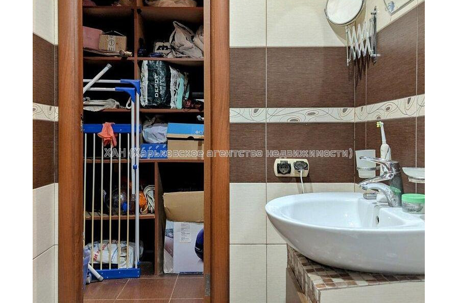 Продам квартиру, Белогорская ул. , 2  ком., 69.20 м², капитальный ремонт 