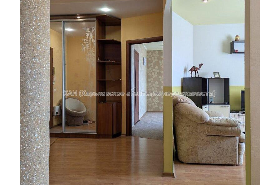 Продам квартиру, Белогорская ул. , 2  ком., 69.20 м², капитальный ремонт 