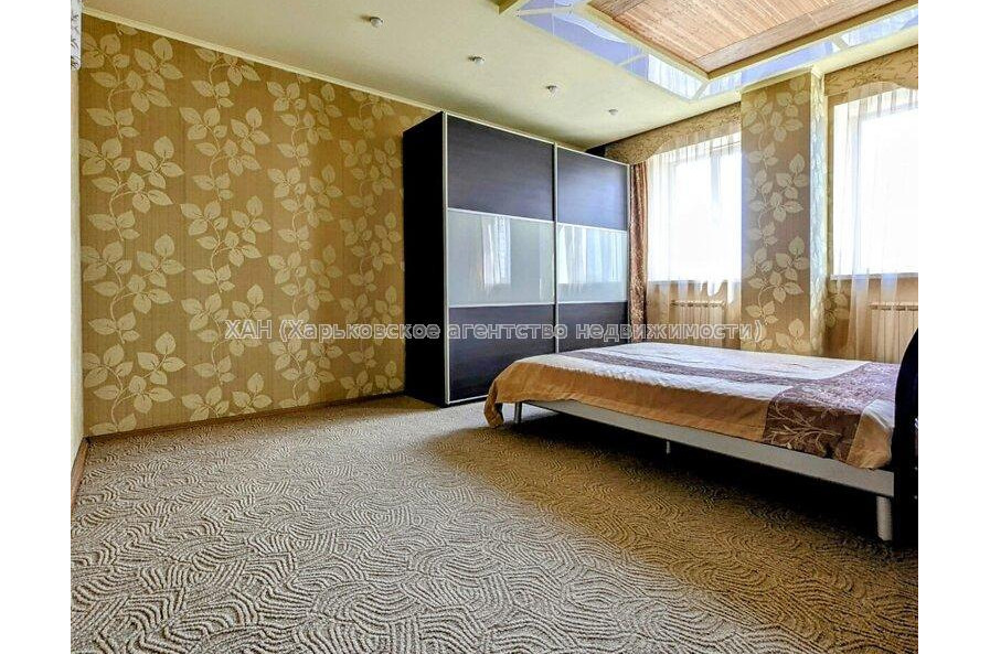 Продам квартиру, Белогорская ул. , 2  ком., 69.20 м², капитальный ремонт 