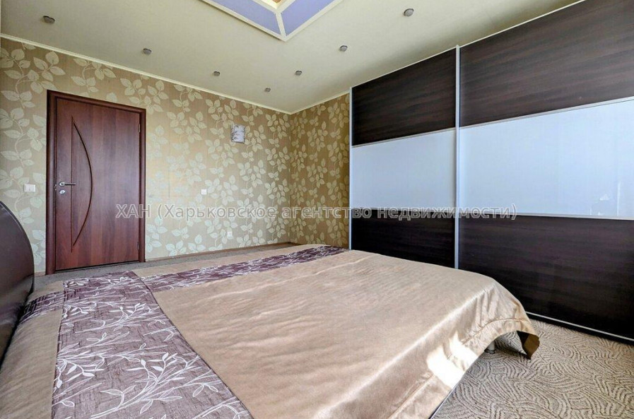 Продам квартиру, Белогорская ул. , 2  ком., 69.20 м², капитальный ремонт 