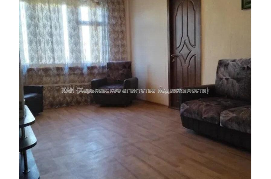 Продам квартиру, Аэрокосмический пр. , 4 кім., 70 м², косметический ремонт 