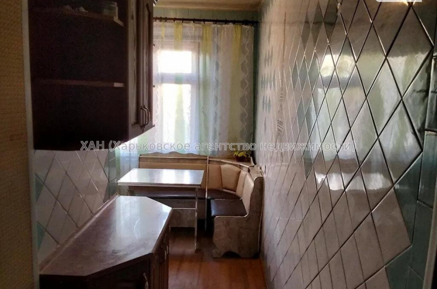 Продам квартиру, Аэрокосмический пр. , 4 кім., 70 м², косметический ремонт 