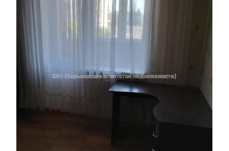 Продам квартиру, Аэрокосмический пр. , 4 кім., 70 м², косметический ремонт 