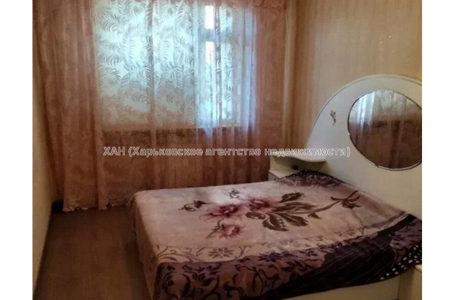 Продам квартиру, Аэрокосмический пр. , 4 кім., 70 м², косметический ремонт 