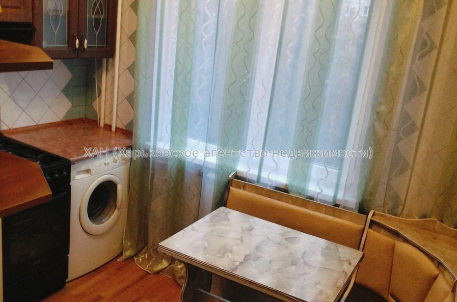 Продам квартиру, Аэрокосмический пр. , 4 кім., 70 м², косметический ремонт 