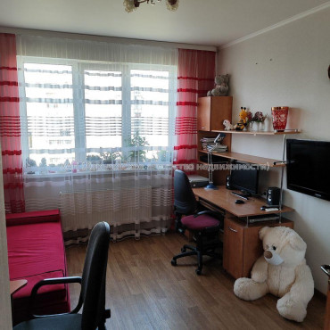 Продам квартиру, Салтовское шоссе , 3 кім., 65.30 м², капитальный ремонт 